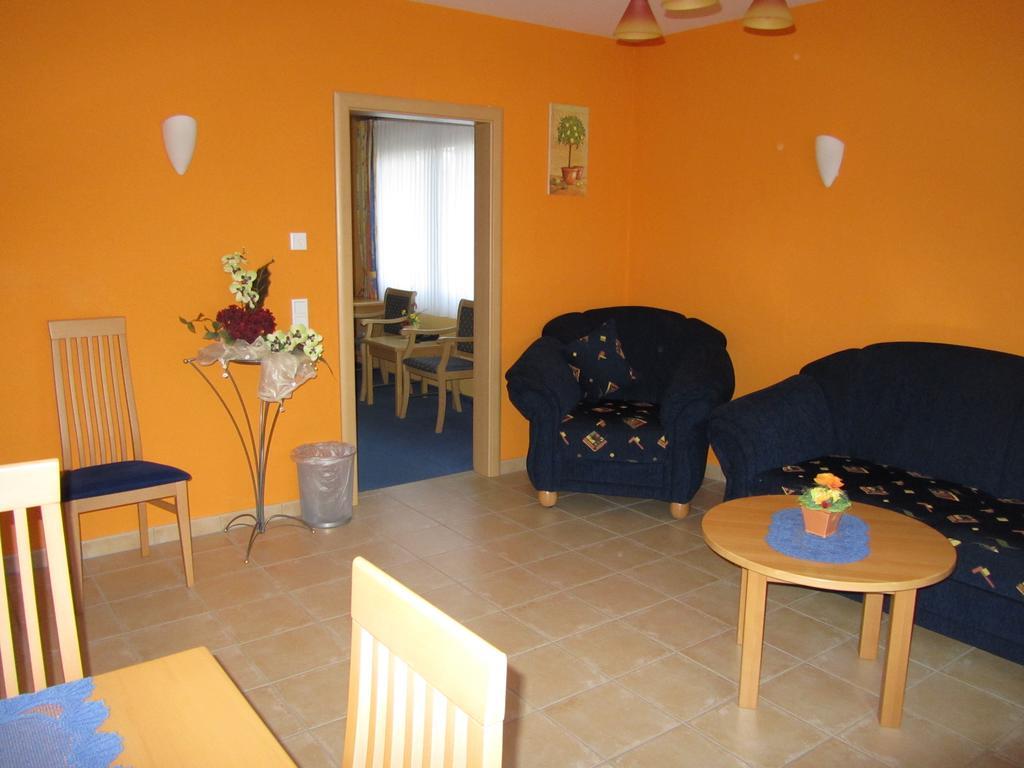 Hotel Zur Burg Nuerburg Δωμάτιο φωτογραφία