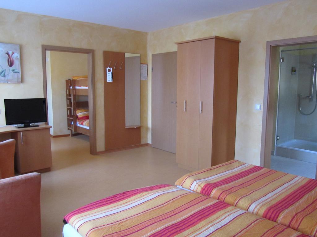 Hotel Zur Burg Nuerburg Δωμάτιο φωτογραφία