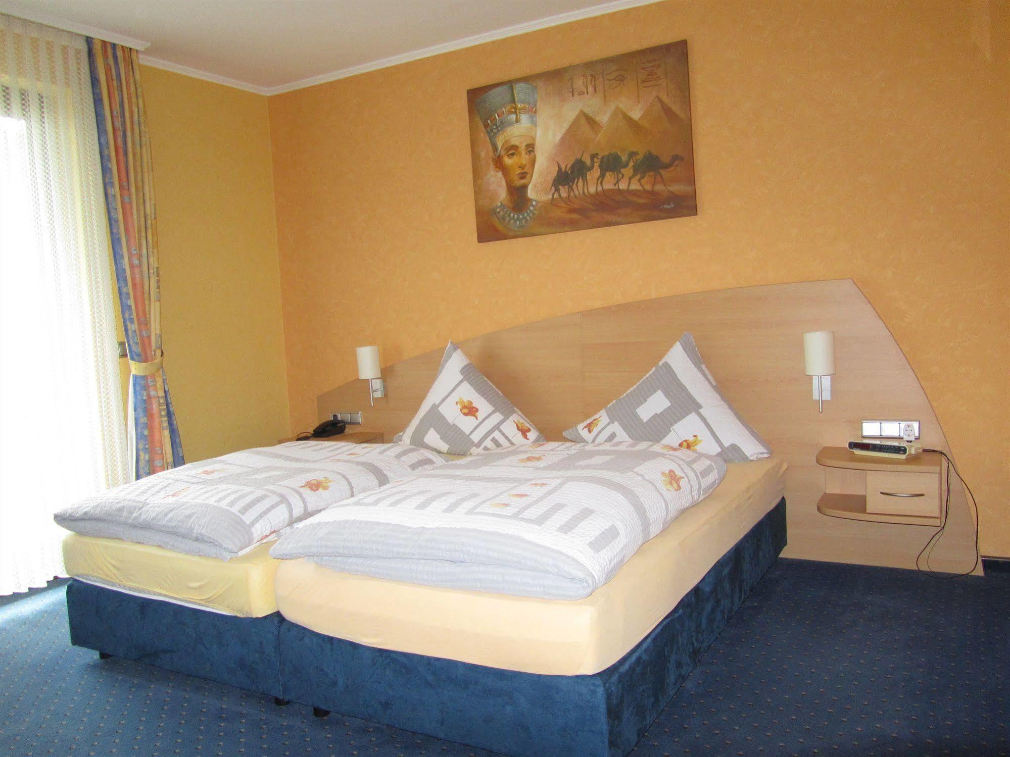 Hotel Zur Burg Nuerburg Εξωτερικό φωτογραφία