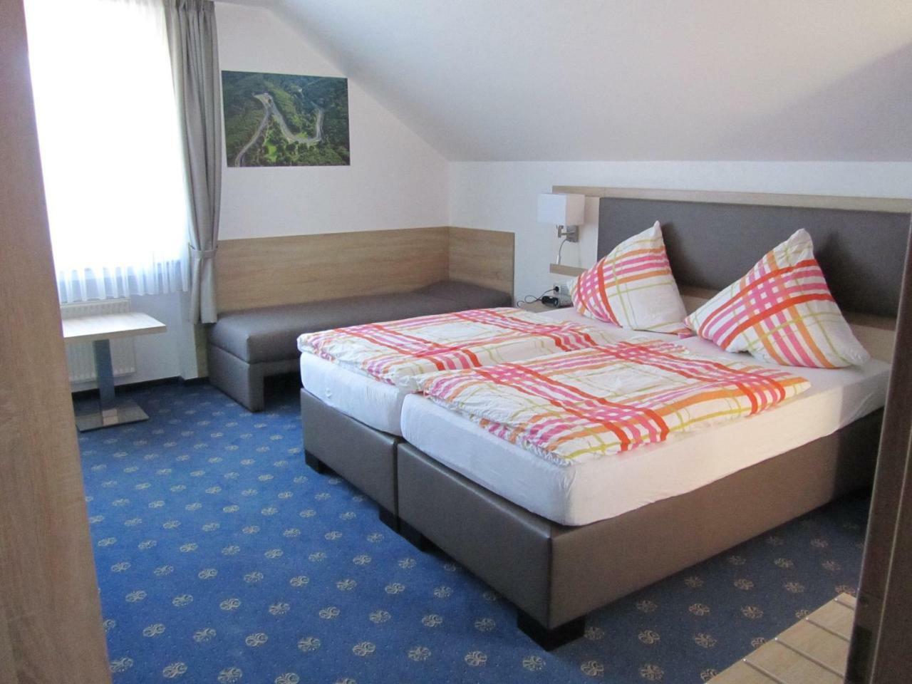 Hotel Zur Burg Nuerburg Εξωτερικό φωτογραφία
